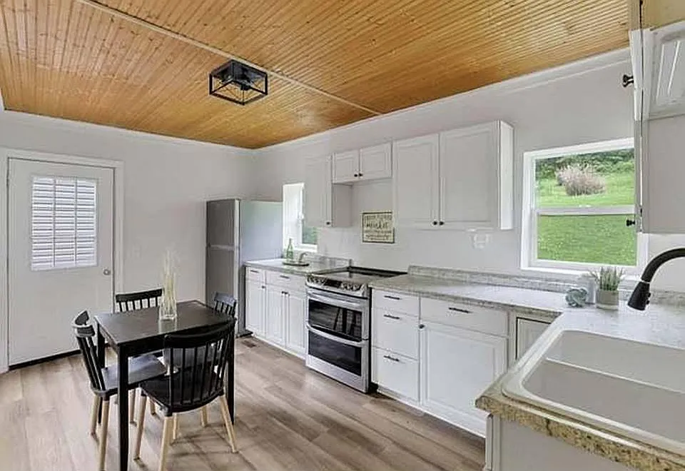1 bed, 874 sqft, $1,650 — Photo 3