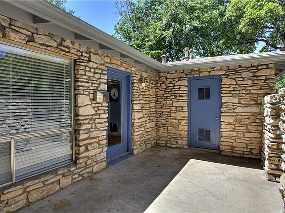 3rd image of 2313 La Casa Dr #A