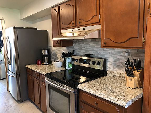 3rd image of 907 S 22nd Ave