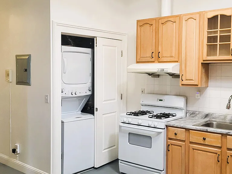 704 Webster St #B — Photo 6