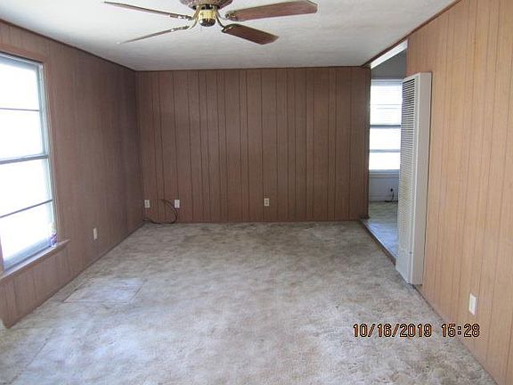 4th image of 203 N Avenue C