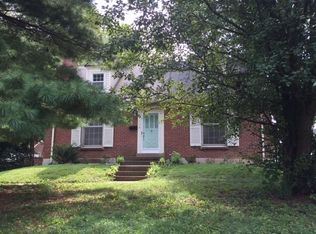 222 Hemingway Rd, Saint Matthews, KY 40207