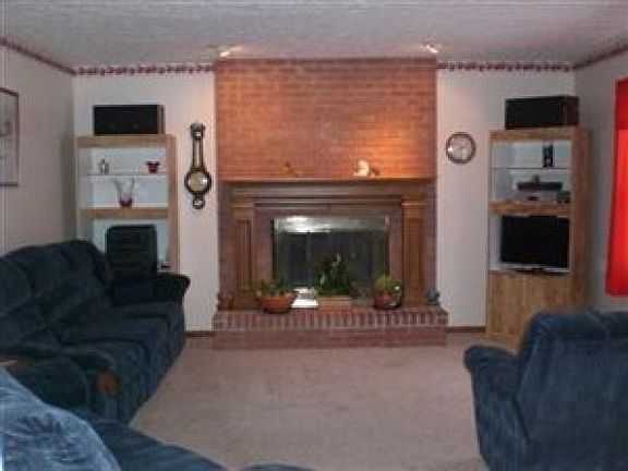 3rd image of 10445 Forestview Dr