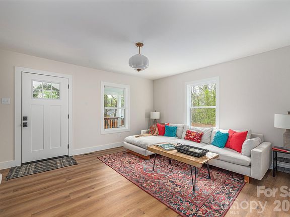 5th image of 5 White Ave