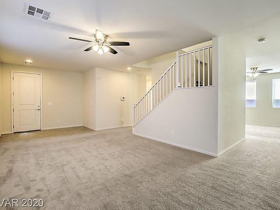 4th image of 2104 E Hammer Ln