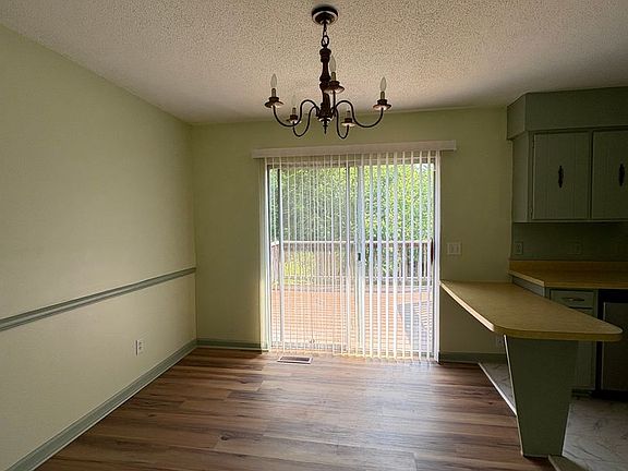 4th image of 825 S Valley Wood Cir