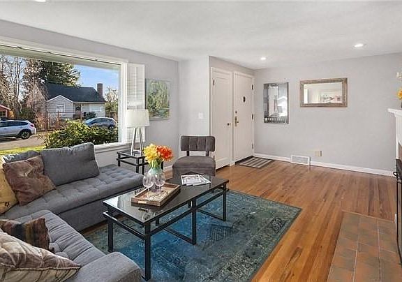 3rd image of 7711 33rd Ave NE