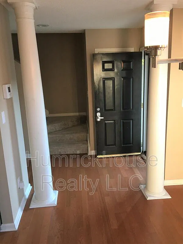3 bed, 2.0 bath, 1301 sqft, $2,250 — Photo 3