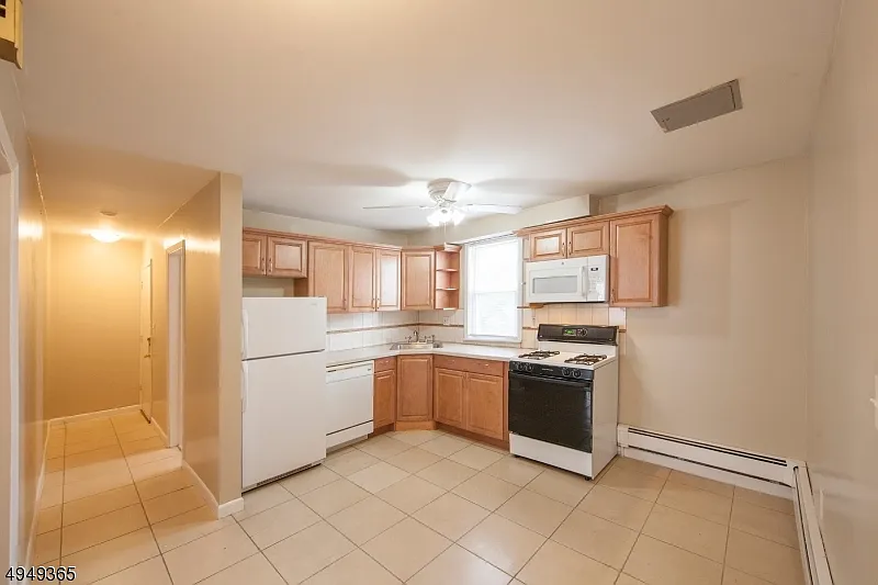 1 bed, 1.0 bath, $1,800 — Photo 3