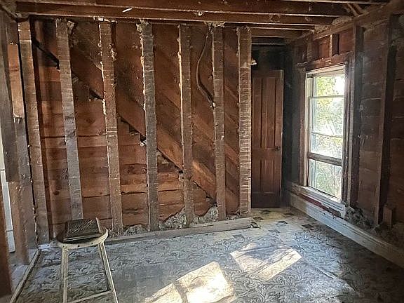 4th image of 105 Seiter St