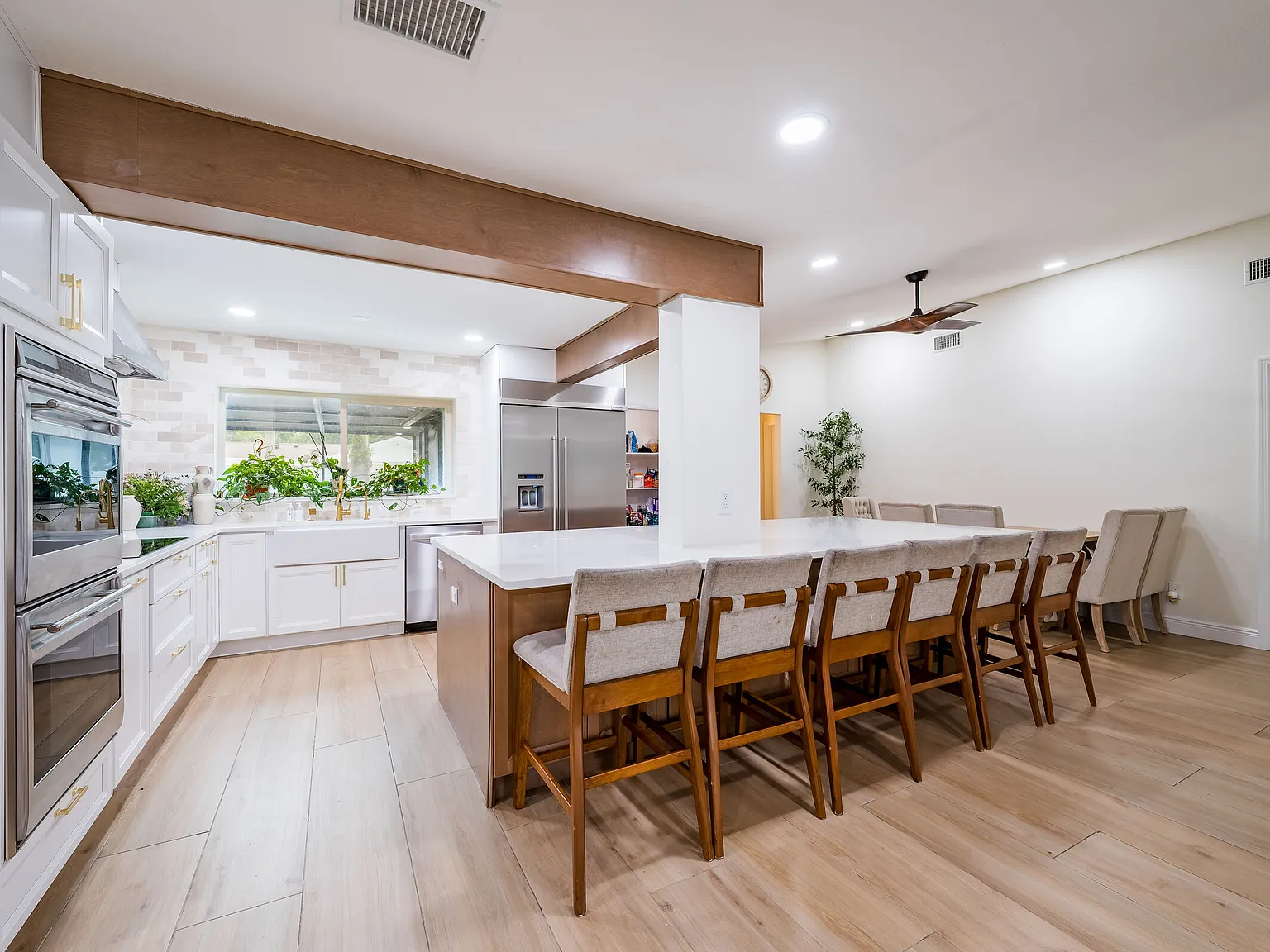 4 bed, 2430 sqft, $5,300 — Photo 3
