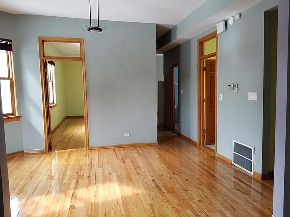 4th image of 5526 N Broadway St