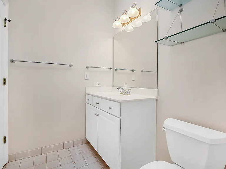 400 N Church St #414-1 — Photo 19