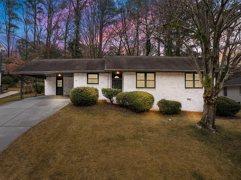 1127 Rogeretta Dr — Photo 1