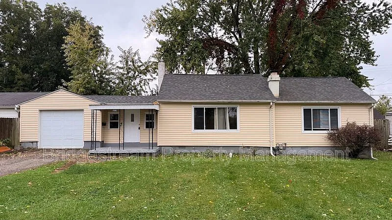 3 bed, 1.5 bath, 944 sqft, $1,350 — Photo 1