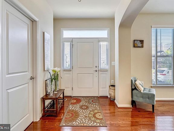 4th image of 3020 Palatine Dr