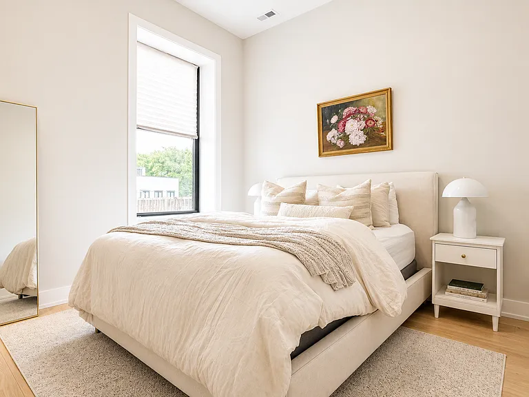 1309 N Rockwell St #2 — Photo 14
