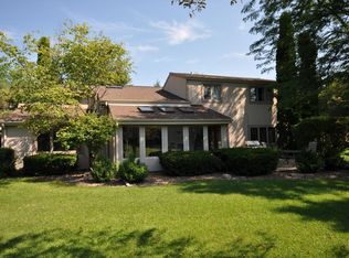 7014 Raintree Ln, West Bend, WI 53090