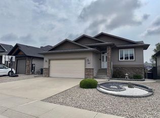 565 NW Edinburgh Rd W, Lethbridge, AB T1J4E2
