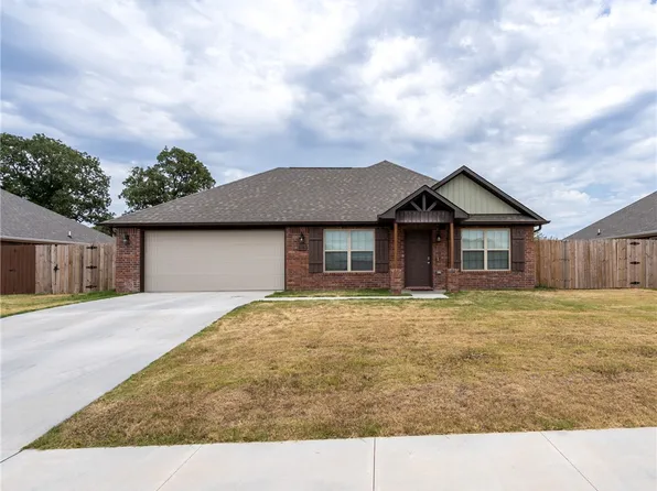 816 Brook St, Gentry, AR 72734