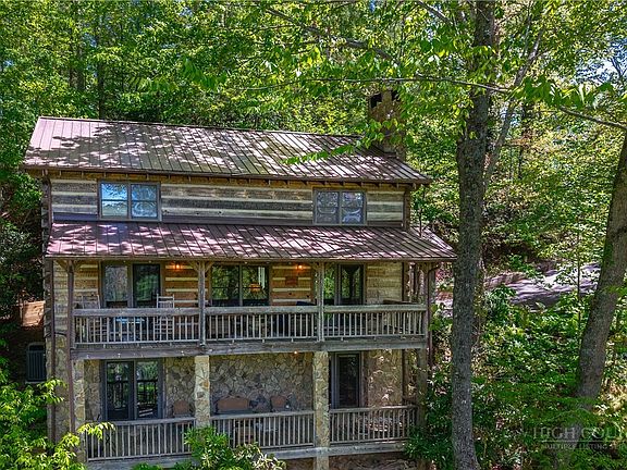2nd image of 826 River Ridge Road