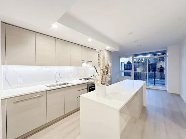 823 Carnarvon St #804, New Westminster, BC V3M 0N5