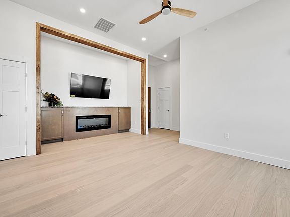 3rd image of 132 E Market St #301