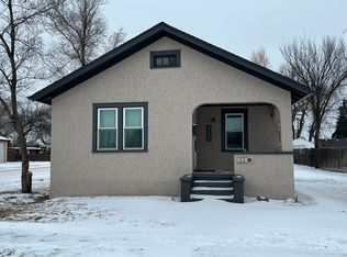 346 1st St SW, Dickinson, ND 58601