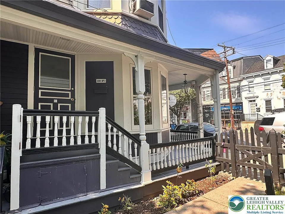 320 Cattell St #2