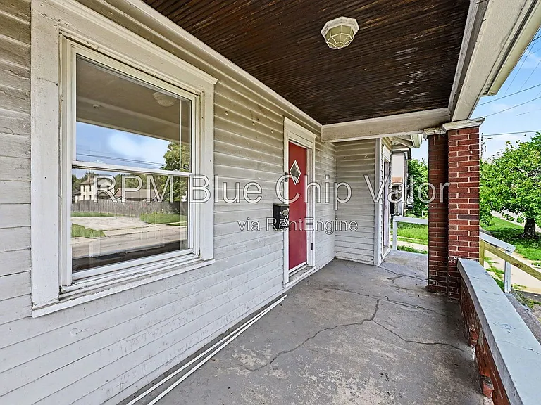 1832 Woodlawn Ave — Photo 21