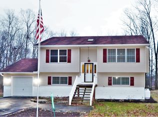 8655 Robinhood Dr, Kunkletown, PA 18058