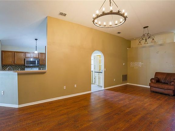 5th image of 2151 Sandridge Cir