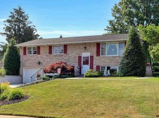 2161 Twin Brooks Dr, York, PA 17408