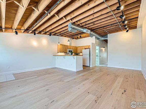 4th image of 1941 Pearl St #303