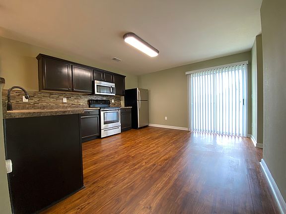 5th image of 250 Bermuda Lakes Dr