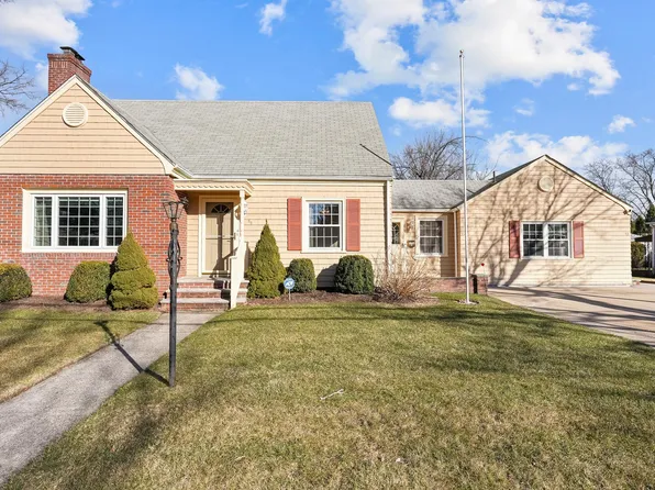 55 Jastram St, Providence, RI 02908