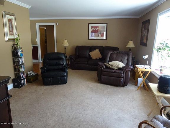 2nd image of 31 Laurelwyck Dr