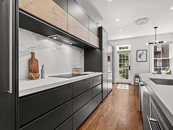 3rd image of 6 Dartmouth Pl