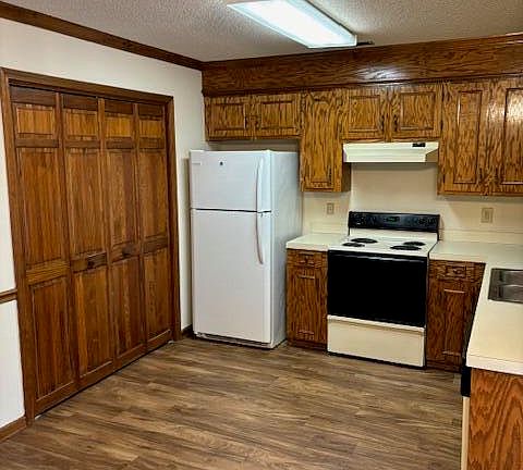 4th image of 2054 Essex Dr