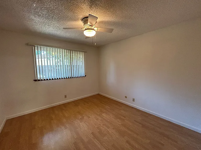 9471 Queen Oak Ct — Photo 7