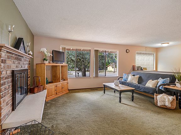 5th image of 2347 Madrona Dr SE