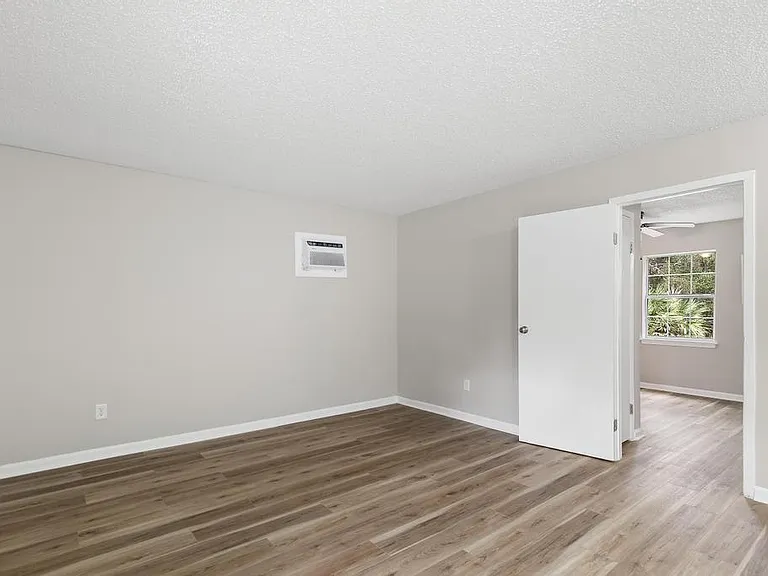 102 Cone St #102D — Photo 8