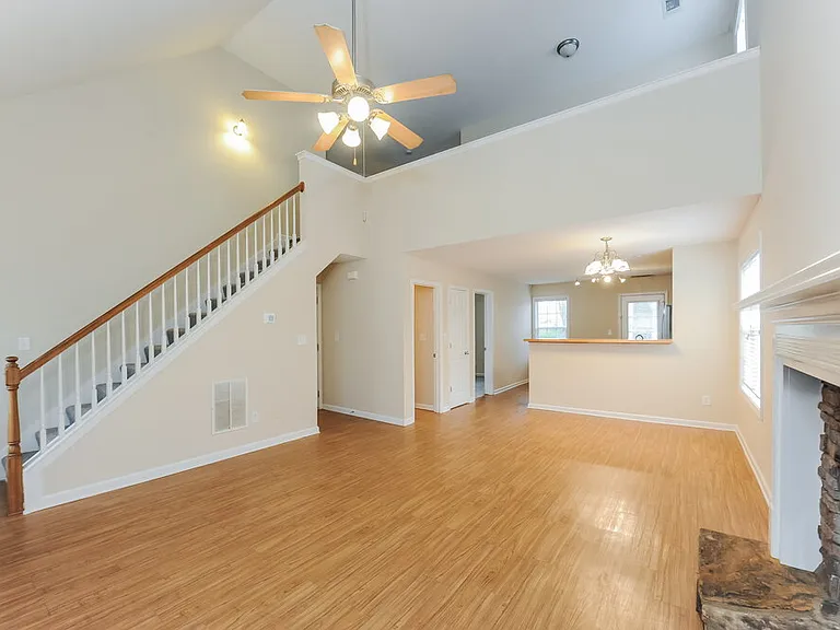 216 Mackenzie Ct — Photo 6