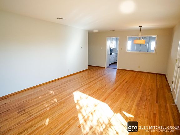 4th image of 421 Magnolia St