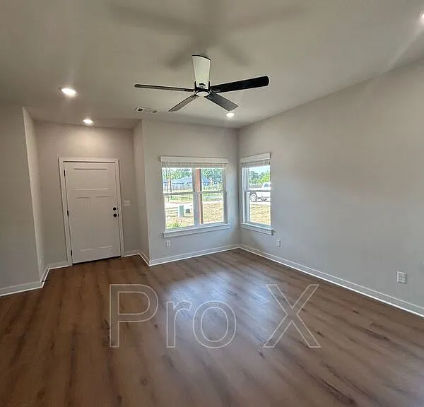 623 Cosmos St — Photo 5