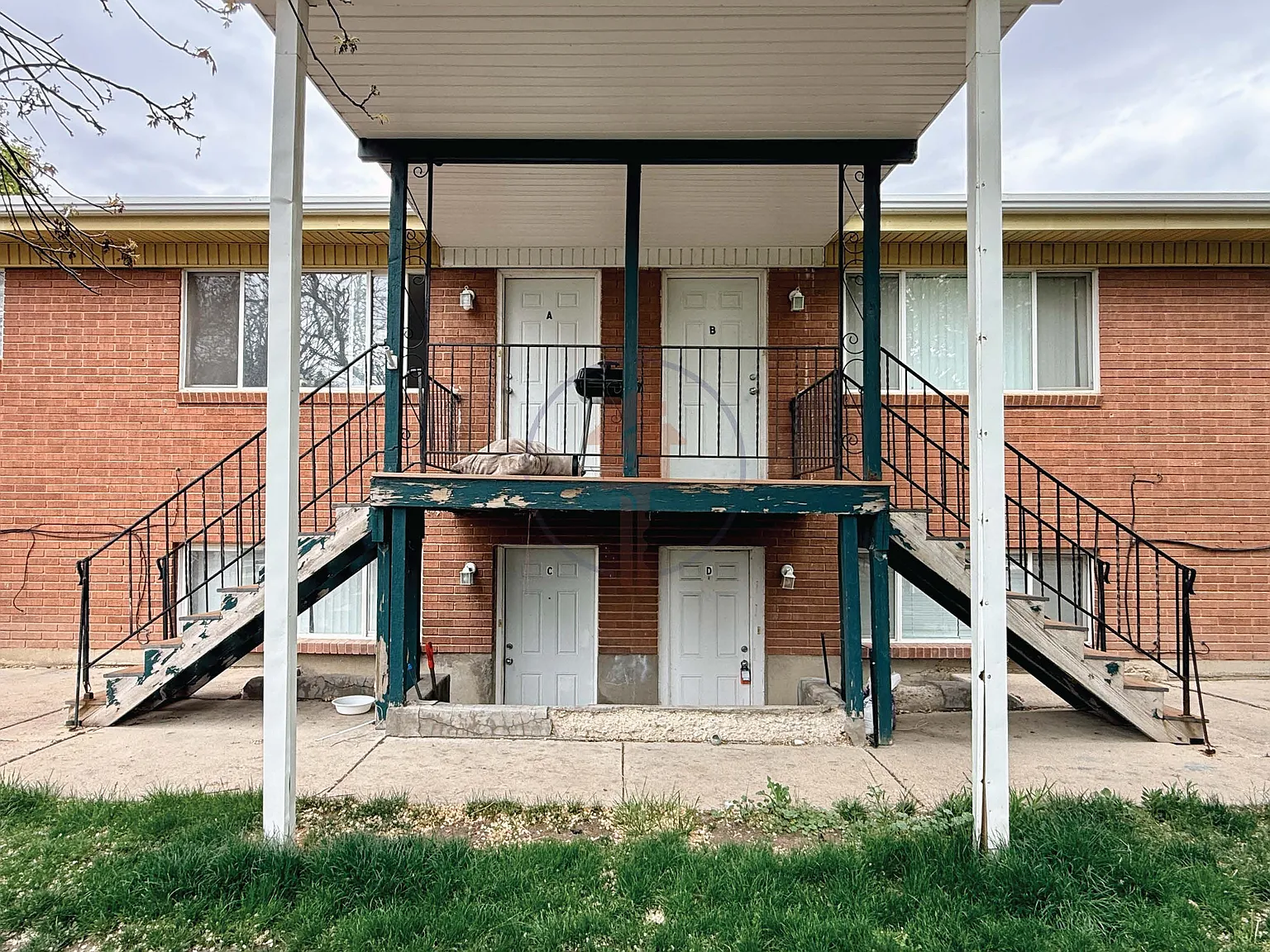 2 bed, 1.0 bath, $1,050 — Photo 2