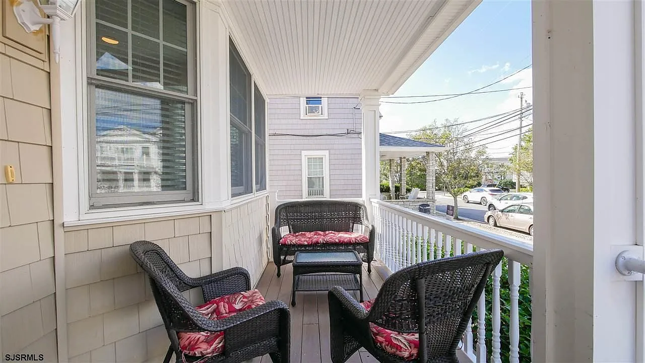 3 bed, 2.5 bath, $7,500 — Photo 2