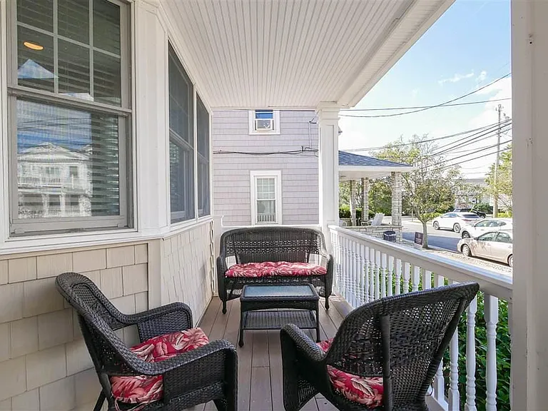 9410 Winchester 6/14th 6/30th Ave #B — Photo 2