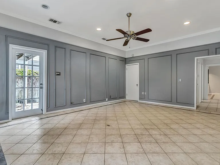 112 Cloverleaf Ave — Photo 5