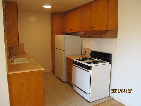 4th image of 246 Bicknell Ave #4